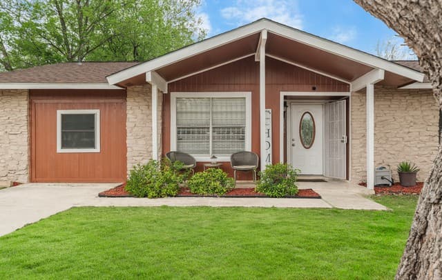 4-bedroom rental at 7806 Glen Sides in San Antonio, TX — photo 1