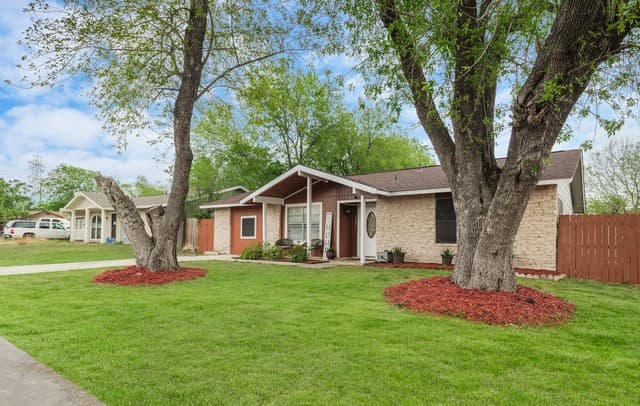 4-bedroom rental at 7806 Glen Sides in San Antonio, TX — photo 3