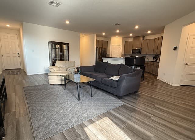 3-bedroom rental at 2414 Bart Cv in San Antonio, TX — photo 4