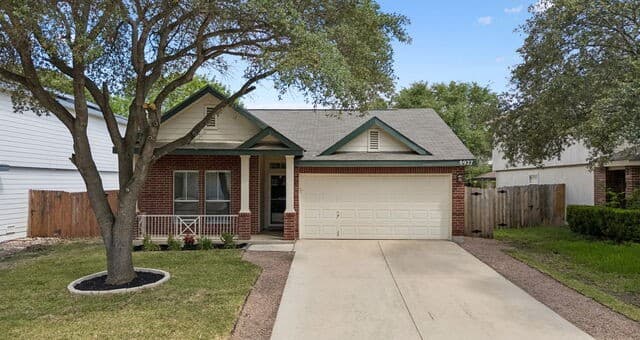 3-bedroom rental at 8927 Interlachen in Selma, TX — photo 1