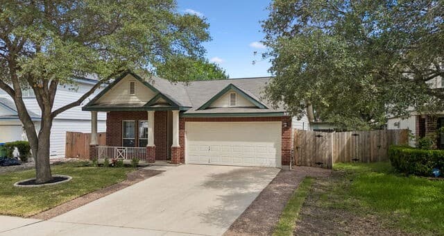 3-bedroom rental at 8927 Interlachen in Selma, TX — photo 3