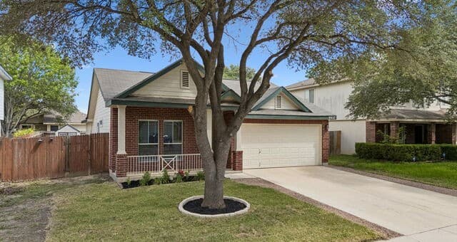 3-bedroom rental at 8927 Interlachen in Selma, TX — photo 4