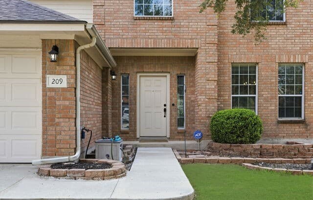 4-bedroom rental at 209 Summit View in Cibolo, TX — photo 2