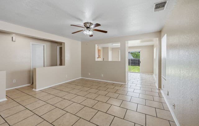 3-bedroom rental at 7347 Booker Bay in San Antonio, TX — photo 5