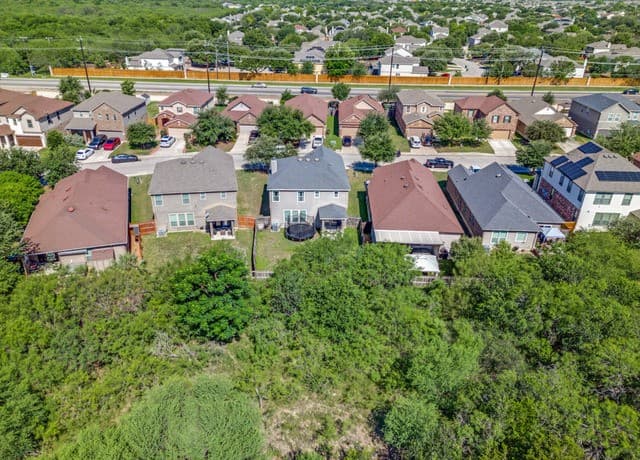 3-bedroom rental at 7714 Heavenly Arbor in San Antonio, TX — photo 2
