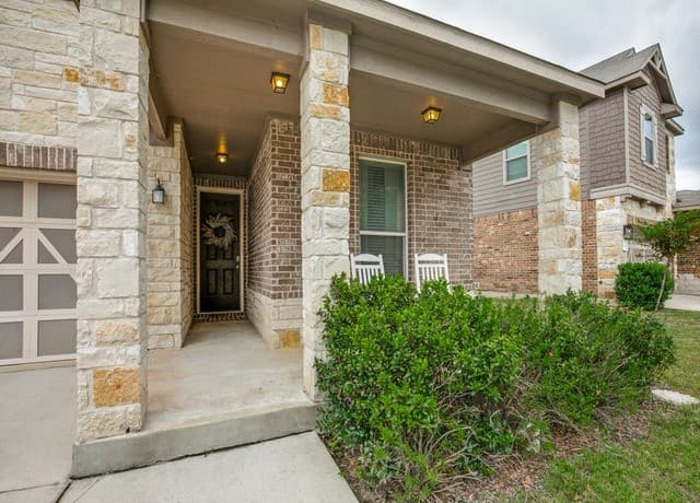 3-bedroom rental at 7714 Heavenly Arbor in San Antonio, TX — photo 5