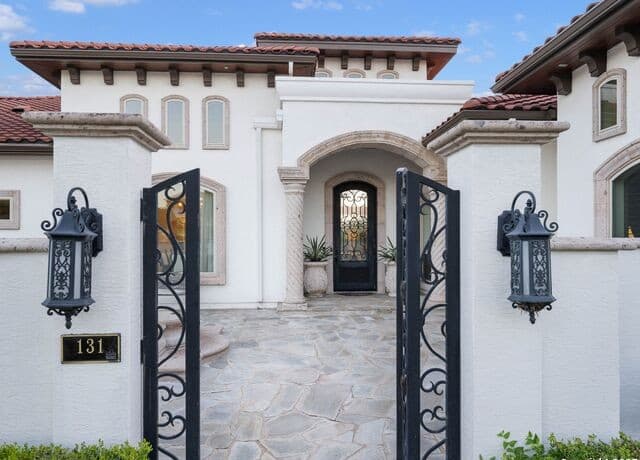 4-bedroom rental at 131 Champions Bend in San Antonio, TX — photo 4