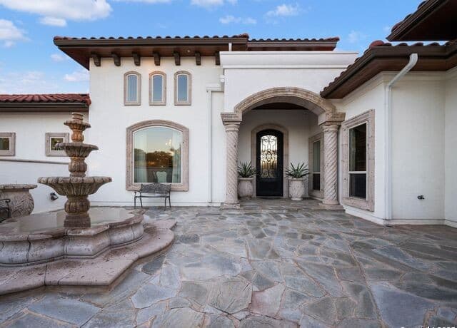 4-bedroom rental at 131 Champions Bend in San Antonio, TX — photo 5