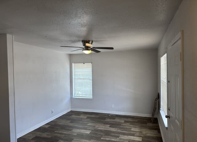 2-bedroom rental at 3614 Neer Unit 3 in San Antonio, TX — photo 4