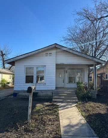 3-bedroom rental at 942 W Lynwood in San Antonio, TX — photo 1