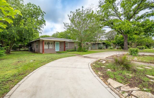 3-bedroom rental at 636 Rittiman Rd in Terrell Hills, TX — photo 2