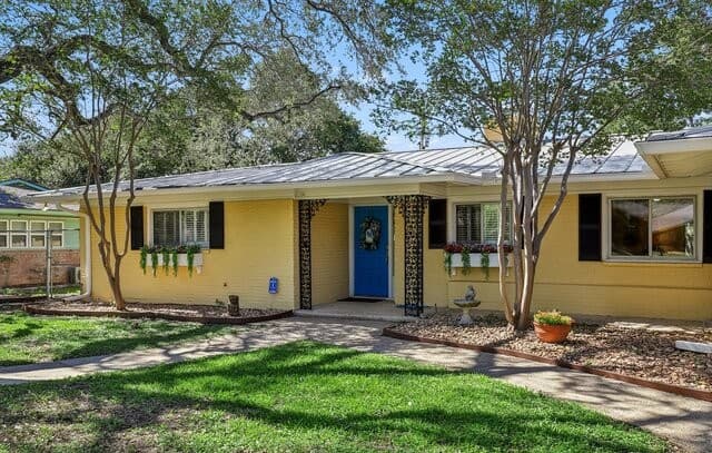 3-bedroom rental at 418 Northridge Dr in San Antonio, TX — photo 2