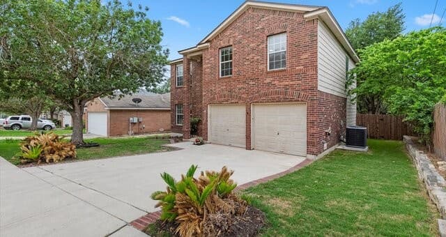 3-bedroom rental at 4113 Brook Hollow Dr in Schertz, TX — photo 2