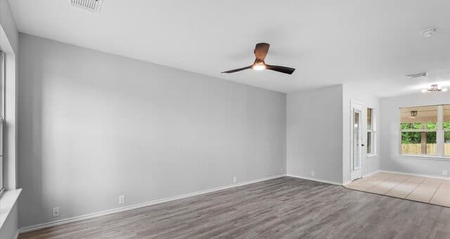 3-bedroom rental at 4113 Brook Hollow Dr in Schertz, TX — photo 5