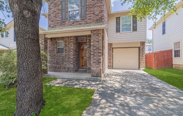 3-bedroom rental at 16122 Barrel Run in San Antonio, TX — photo 2