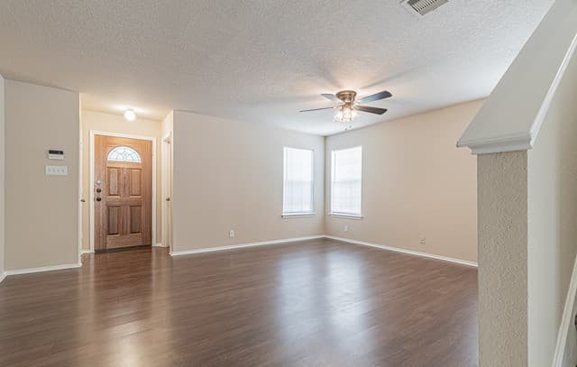 3-bedroom rental at 16122 Barrel Run in San Antonio, TX — photo 4