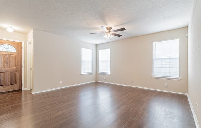 3-bedroom rental at 16122 Barrel Run in San Antonio, TX — photo 5