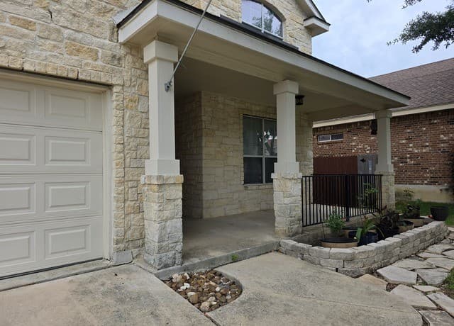 4-bedroom rental at 8514 Driftwood in San Antonio, TX — photo 2