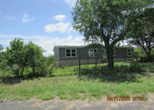 3-bedroom rental at 903 Cr 561 in Castroville, TX — photo 3