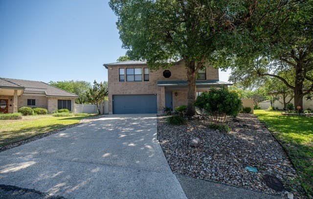 4-bedroom rental at 7422 Ben Crenshaw Ct in San Antonio, TX — photo 2