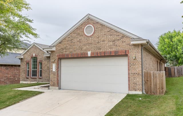 4-bedroom rental at 7651 Mission Ledge in Boerne, TX — photo 2