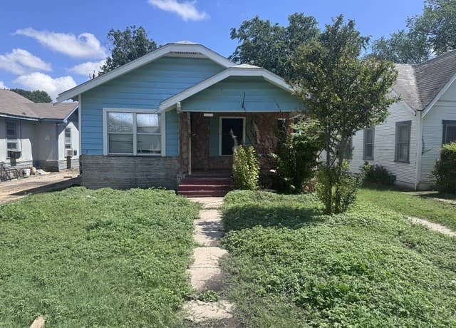 2-bedroom rental at 1751 W Kings Hwy in San Antonio, TX — photo 1