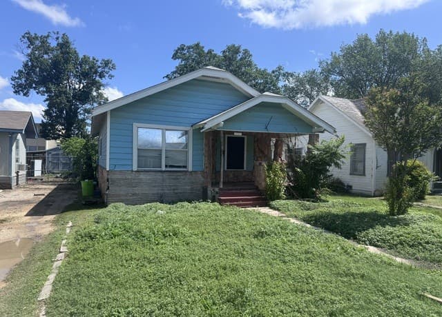 2-bedroom rental at 1751 W Kings Hwy in San Antonio, TX — photo 2