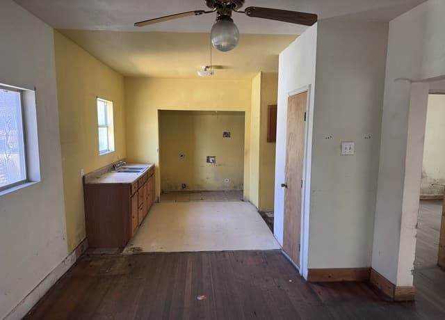 2-bedroom rental at 1751 W Kings Hwy in San Antonio, TX — photo 4