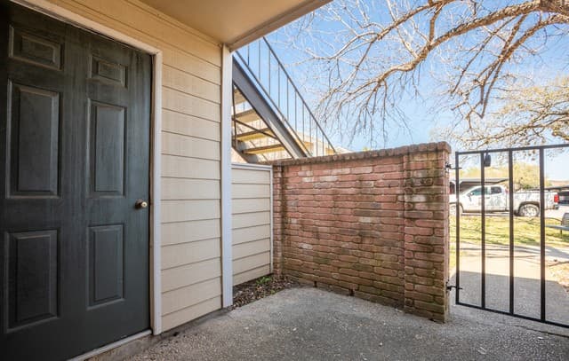 1-bedroom rental at 11610 Vance Jackson Rd Unit 1095 in San Antonio, TX — photo 2