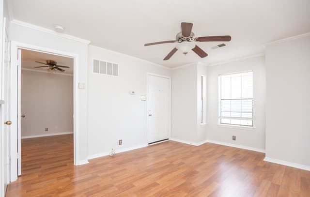 1-bedroom rental at 11610 Vance Jackson Rd Unit 1095 in San Antonio, TX — photo 3