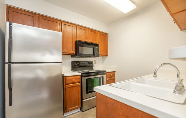1-bedroom rental at 11610 Vance Jackson Rd Unit 1095 in San Antonio, TX — photo 5