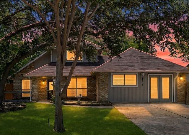 4-bedroom rental at 2206 Peach Blossom St in San Antonio, TX — photo 1