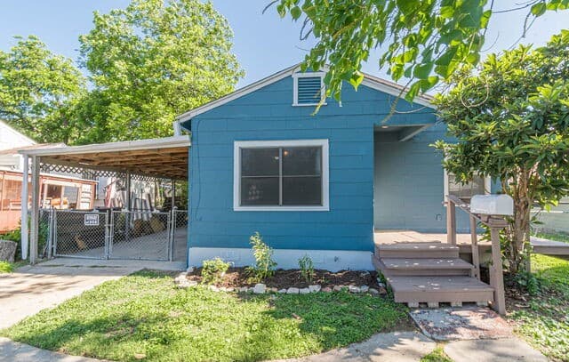 2-bedroom rental at 1903 W Winnipeg Ave in San Antonio, TX — photo 2