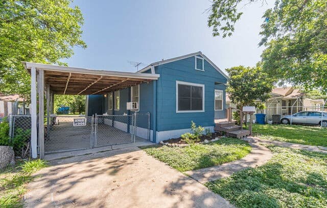 2-bedroom rental at 1903 W Winnipeg Ave in San Antonio, TX — photo 3