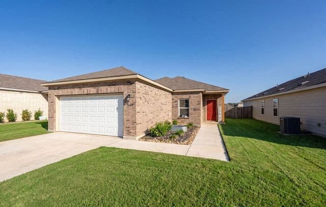 3-bedroom rental at 7663 Stud Dr. in Elmendorf, TX — photo 3