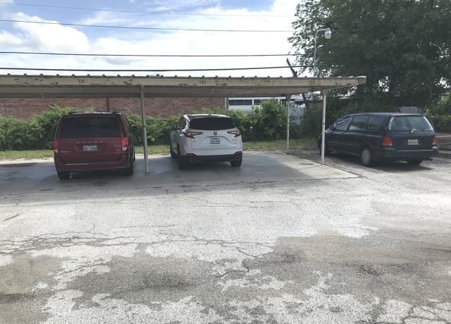 2-bedroom rental at 133 E Silver Sands in San Antonio, TX — photo 2