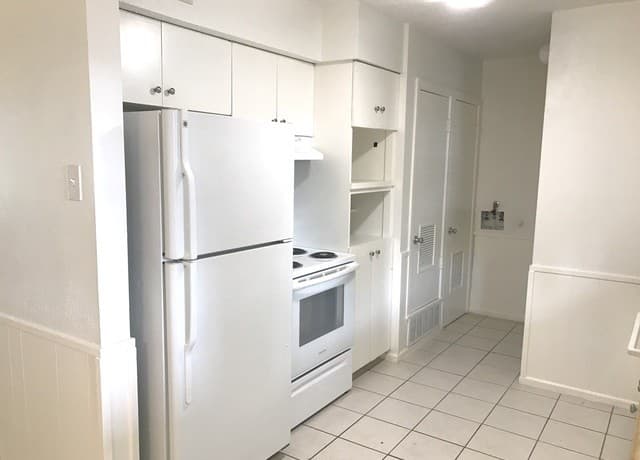 2-bedroom rental at 133 E Silver Sands in San Antonio, TX — photo 3