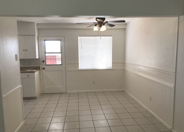 2-bedroom rental at 133 E Silver Sands in San Antonio, TX — photo 4