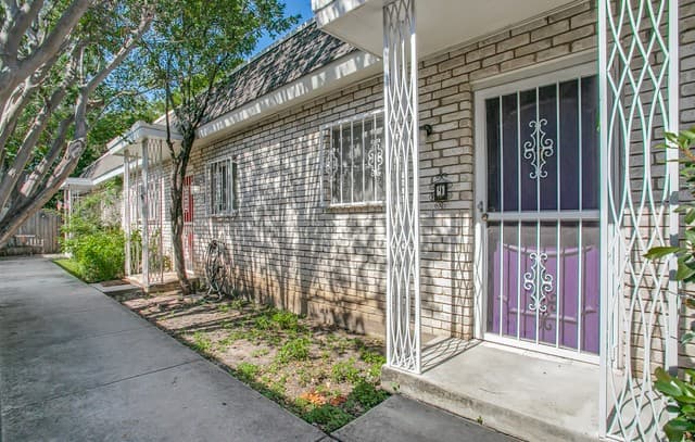 2-bedroom rental at 1430 Nacogdoches Rd Unit 9 in San Antonio, TX — photo 2