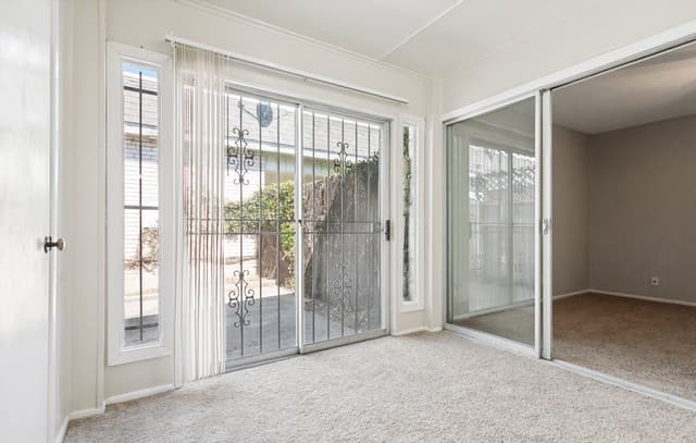 2-bedroom rental at 1430 Nacogdoches Rd Unit 9 in San Antonio, TX — photo 3