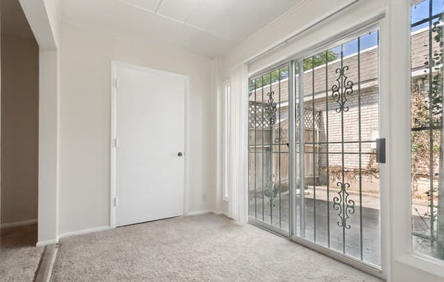 2-bedroom rental at 1430 Nacogdoches Rd Unit 9 in San Antonio, TX — photo 4