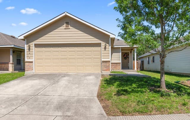 3-bedroom rental at 13422 Rutgers Gdn in San Antonio, TX — photo 1