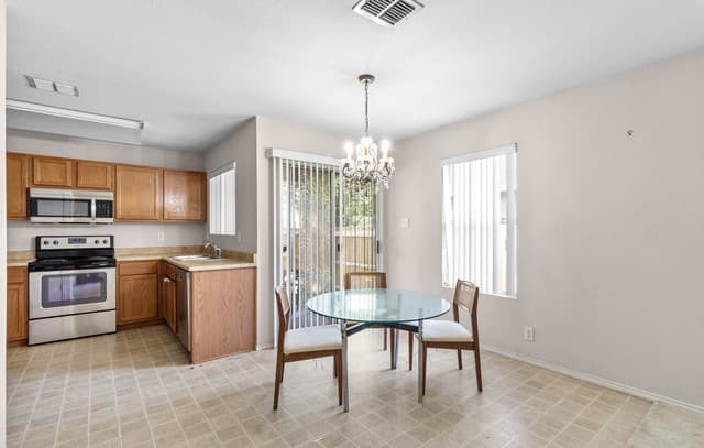 3-bedroom rental at 13422 Rutgers Gdn in San Antonio, TX — photo 2