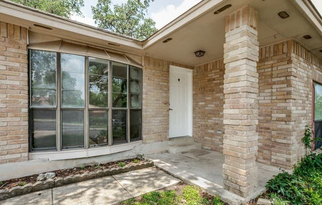 4-bedroom rental at 8411 Rocky Path St in San Antonio, TX — photo 3