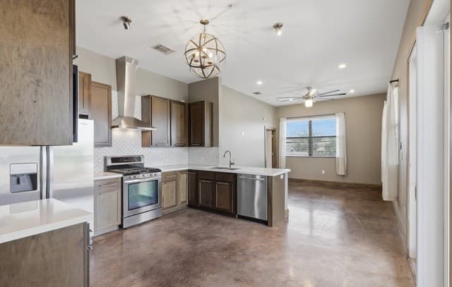 2-bedroom rental at 1542 N Alamo St Unit 201 in San Antonio, TX — photo 4