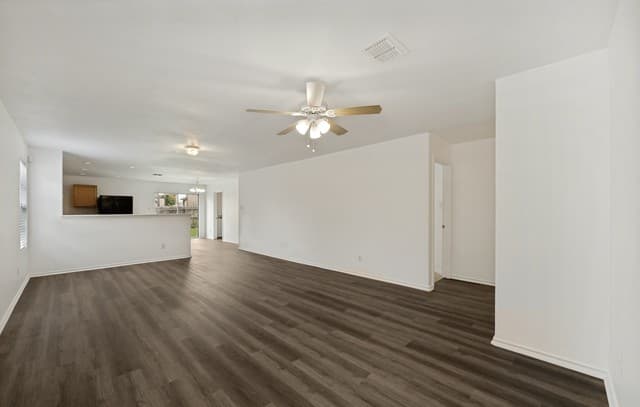 3-bedroom rental at 4447 Wrangler Run in San Antonio, TX — photo 3