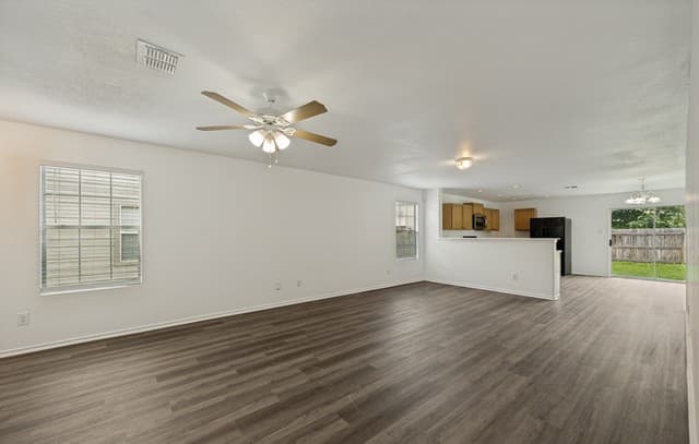 3-bedroom rental at 4447 Wrangler Run in San Antonio, TX — photo 5
