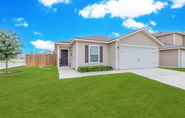 4-bedroom rental at 11855 Claudette St in San Antonio, TX — photo 1