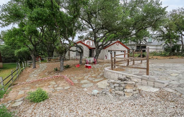 3-bedroom rental at 26002 Choctaw Trl in San Antonio, TX — photo 3