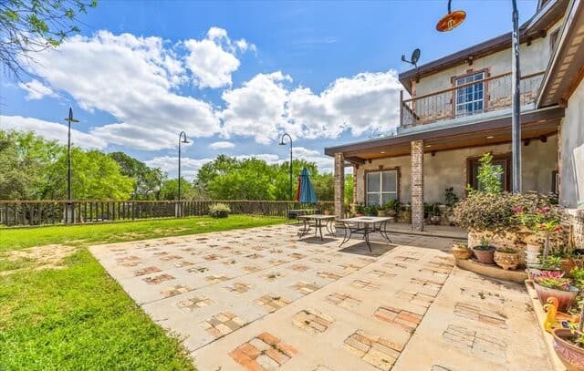 5-bedroom rental at 19590 Leal Rd in San Antonio, TX — photo 1